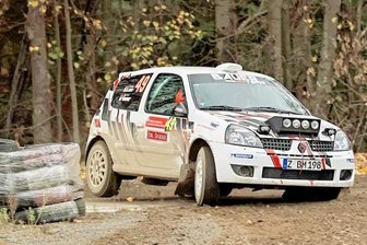 Lokalmatadoren geben Vollgas - Die amtierenden Sachsenmeister Christian Bauer und Dominic Gräbner vom MC Grünhain starten bei der 59. ADAC-Rallye Erzgebirge im Renault Clio Ragnotti. 