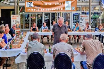 Lokalmatadoren trotzen Großmeister drei Remis ab -