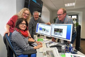 Lokalredakteure führen durch Freiberger Redaktion der „Freien Presse“ - Blick in die „Freie Presse“-Redaktion am Obermarkt in Freiberg mit Heike Hubricht, Grit Baldauf, Wieland Josch und Steffen Jankowski (v.l.).
