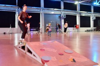 Longboarder aus ganz Deutschland treffen sich in Chemnitz - Ina Willmes in Action mit ihrem Board.