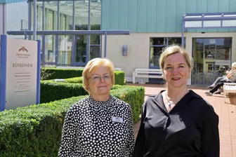 „Loslassen wird mir schwerfallen“: Chefin verlässt die Glauchauer Altenheim-Gesellschaft - Bärbel Singer (rechts) hat die Geschäftsführung der städtischen Altenheim Glauchau gGmbH von Angela Löchel übernommen.