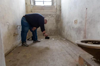 Lost-Places-Fotografie im alten Gefängnis Oederan: Wo das Spendengeld hingeht - Alexander Lenk aus Adorf/Vogtland hat nicht nur Lost Places in Deutschland fotografiert, er war auch schon in der Schweiz und in Tschechien.