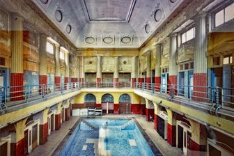 Lost Places: Warum die geheimnisvollen Orte für Fotografen aus dem Vogtland so faszinierend sind - Hier schwimmt niemand mehr. Perry Wunderlich aus Markneukirchen war mit der Kamera in einem alten Stadtbad unterwegs. Reproduktion: Thomas Voigt