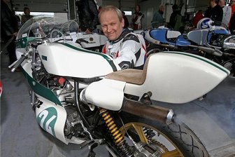 Lothar Neukirchner: Die Liebe zum Zweitakter hört nie auf - Lothar Neukirchner mit seiner 350-ccm-Werks-MZ aus dem Jahr 1976. 