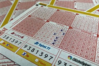 Lotto-Jackpot im Landkreis Zwickau geknackt: Was Neu-Millionäre beachten sollten - Diese sechs Lottozahlen sowie die richtige Superzahl 7 haben einem Tipper oder einer Tipperin aus dem Landkreis Zwickau einen Millionengewinn beschert.