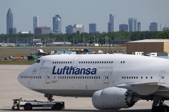 Lufthansa trotz Kerosin-Lücken optimistisch für Sommer - In Frankfurt gibt es laut Lufthansa absehbar genug Kerosin. 