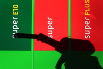 Lugau: Polizei stellt Tankbetrüger - Nicht Super, sondern Diesel hatten die beiden Männer getankt und waren davon gefahren, ohne zu zahlen.