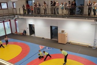 Lugauer nutzen Vereinsfest zur Visite im Bahnhofsgebäude - 13,7 mal 19,5 Meter misst die Halle im Zwischenbau, die sowohl für Sport- als auch für Kulturveranstaltungen nutzbar ist. 