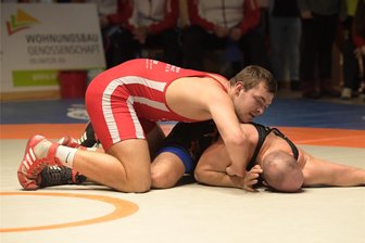 Lugauer Regionalligaringer reisen mit breiter Brust zum Spitzenreiter - Toni Peprny (oben) kam nicht gut in die Saison hinein. Gegen Gelenau will der Sohn des Trainers aber seinen ersten Sieg landen.
