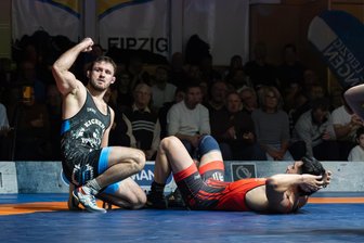 Lugauer Regionalligaringer zurren Bronzemedaille fest - Krzysztof Sadowik (l.) hatte gegen den Iraner Reza Hosseinian Grund zum Jubeln.
