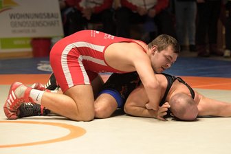 Lugauer Ringer sind kaum aufzuhalten - Tony Peprny (oben) ließ in der 98-kg-Klasse (Griechisch-Römisch) nichts anbrennen und bezwang den Thalheimer Maik Hoeisel nach technischer Überlegenheit.
