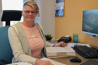 Lugaus Haushalt für 2023 ist beschlossen und eine Entscheidung gefallen - Claudia Löffler, Kämmerin von Lugau: Der Schuldenstand Lugaus wird am Ende des Jahres nur noch bei 316,78 Euro pro Kopf liegen.