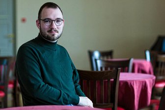 Lukas Rietzschel: Der Ost-Erklärer, der den Osten nicht erklären kann - Will gar nichts erklären, sondern erstmal nur verstehen: Der Autor Lukas Rietzschel.