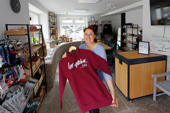 „Lungscher Lädchen“ öffnet jetzt regelmäßig in Oberlungwitz - Gafug-Geschäftsführerin Eileen Heyel im „Lungscher Lädchen“.