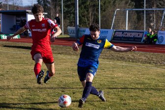 Lunzenauer Fußballer gewinnen das erste Heimspiel des Jahres - Jonny Glatz (r.) war – vor allem mit seiner Schnelligkeit – wieder ein Aktivposten in der Offensive.