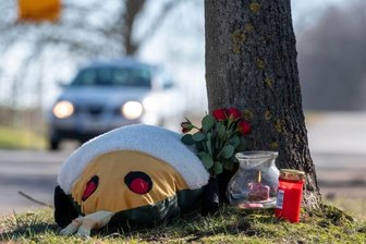 Lunzenauer Kicker spielen Turnier im Gedenken an verunglückten Paul - Dem tödlichen Unfall des 15-jährigen Lunzenauers im Februar vergangenen Jahres folgten Bestürzung und große Anteilnahme. Unter anderem wurde dem Jugendlichen am Unglücksort gedacht. 