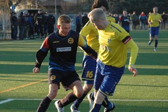 Lunzenauer nur eine Hälfte in Torlaune - Treffsicher: Der Lunzenauer Franz Thomas Gebhardt (l.) schnürte im Testspiel gegen Langenleuba-Niederhain einen Dreierpack.