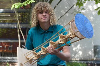 Luther-Gymnasium Hartha: Tüftler räumt Preis ab - Die eigenwillige Gestaltung seines Modells brachte Leonhard Schadow einen zweiten Platz im Landeswettbewerb ein.