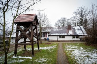 Lutherhöhe bei Zwickau: Unbegleitete Jugendliche dürfen in evangelischem Rüstzeitheim untergebracht werden - Bis zum Jahresende konnten auf der Lutherhöhe Kinder, Jugendliche und auch Familien übernachten. Zum Jahresende schloss die Kirche das Rüstzeitheim. Jetzt gehört es zur Jugendhilfe und beherbergt unbegleitete minderjährige Flüchtlinge.