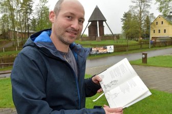 Lyrische Entdeckungsreise durch die Welterbe-Region - Robert Landgraf hat ein Büchlein mit Gedichten herausgegeben, die alle 22 Welterbestandorte des Erzgebirges umfassen. Auf 74 Seiten unternimmt er mit den Lesern einen Ausflug in 800 Jahre Bergbau- und Kulturgeschichte - und dies in Versform.