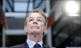 Müntefering enttäuscht über Abschneiden der SPD bei EU-Wahl - Die SPD hat sich unzufrieden mit ihrem Abschneiden bei der Europawahl gezeigt. "Das Ergebnis ist für uns schlechter als erhofft, das ist enttäuschend", sagte Parteichef Franz Müntefering nach Bekanntgabe der ersten Hochrechnungen in Berlin.
