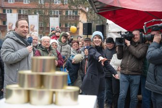 „Mach dich ran“ im Vogtland: Großer Andrang bei MDR-Dreh in Bad Brambach - Spiel und Spaß mit Moderator Mario D. Richardt bei den Dreharbeiten zu der MDR-Sendung „Mach dich ran“ in Bad Brambach.