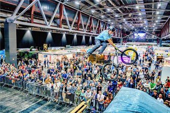 Mach was! Hier warten die Zukunftschancen - Die Messe "Mach was!" bietet hochfliegende Ideen für die Zukunft. Gleichzeitig ist sie auch ein Trend-Teff der jungen Generation.