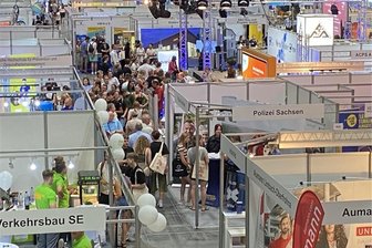 „Mach was!“-Messe in Chemnitz: Wie Firmen um den Nachwuchs ringen - Ein Blick in die Messehalle. Auch am Sonntag steht die „Mach was!“ Besuchern offen. Der Eintritt ist frei.