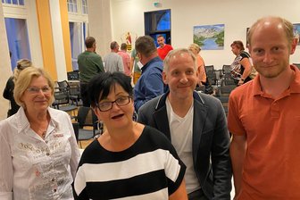 Machbarschaft Lengenfeld: Genossenschafts-Gründung auf Messers Schneide - Ein Abend voller Premieren im Lengenfelder Ratssaal. Dazu gehörte auch die Wahl des Vorstandes der Laden-Genossenschaft Machbarschaft Lengenfeld: Heidrun Frank, Gabriela Krauthahn, Joachim Petzold und Andreas Will (von links). Gewählt wurde zudem ein siebenköpfiger Aufsichtsrat.