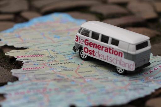 Machen statt maulen - Mit dem Bus dorthin, wo sonst kein Bus fährt: Die "Dritte Generation Ostdeutschland" auf Tour.