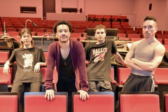 „Macht was ihr wollt“: Warum der Zwickauer Ballettdirektor vier Tänzern die Choreografen-Rolle überlässt - Kreative Köpfe: Minsu Kim, Junior Oliveira, Davide Gentilini und Stefano Neri (v. l.).