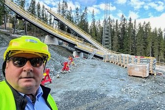 "Made in Raschau" möbelt Bakken 104 auf - Standhaft: Ingenieur Peter Riedel hat eine sportliche Nische gefunden und freut sich über den Auftrag zum Objekt mit der Nummer 104.