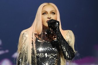 Madonna live in Berlin: Im Boxring des Dancepop-Karneval -