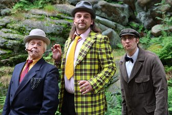 „Mächtig gewaltig“: Kommt nach der Olsenbande der Stülpner auf die Greifenstein-Bühne? - Die erzgebirgische Version der Olsenbande: Hans B. Götzfried als Egon, Marvin Thiede als Benny und Rouven Klischies als Kjeld.
