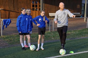 Mädchen gesucht: SSV Blau-Weiß Gersdorf lädt zum Schnuppertraining ein - Alexander Wilkerling ist einer der vier für die Mädchen zuständigen Trainer.