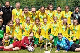 Mädchenteam krönt wundervolle Saison - Mit einem 9:0-Sieg gegen den 1. FFC Chemnitz machten die C-Juniorinnen das Double perfekt. Foto: Ellen Liebner