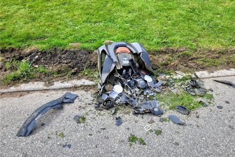 Mähroboter Sven überfahren - Polizei titelt: "Ins Gras gebissen" - So sah Mähroboter Sven nach dem Crash aus.