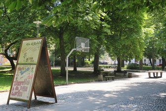 Männer durch Messer verletzt - Haftbefehle nach blutigem Streit -
