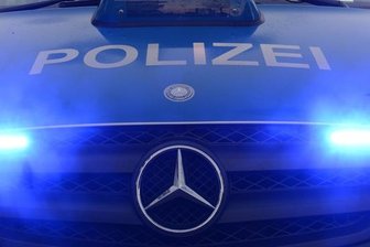 Männer mit Teleskop-Schlagstock angegriffen: Polizei sucht Zeugen - 