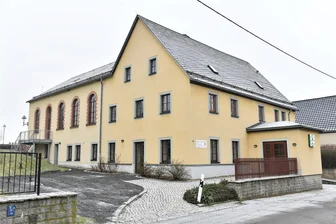 Märchen, Geschenke und Bratwurst: Wie in Hohentanne der dritte Advent begangen wird - Das Bürgerhaus in Hohentanne lädt wieder zum weihnachtlichen Märchenspiel ein.