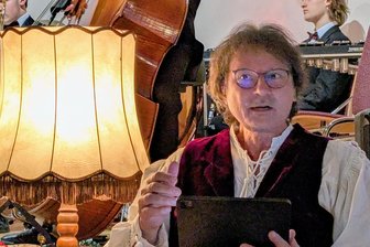 Märchenhafter Erfolg für den guten Zweck: Salon-Orchester spielt für das Schul- und Bethaus Bräunsdorf - Milko Kersten interpretierte die Geschichte vom Nussknacker und Mäusekönig neu.