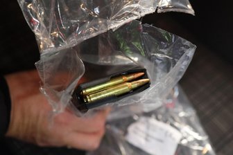 Magazin mit scharfer Munition nach Wildunfall auf der A 4 bei Hainichen aufgetaucht: Bereitschaftspolizei kündigt Prüfung an - Bei der Dokumentation des Wildunfalls wurde ein Magazin mit scharfer Munition gefunden.