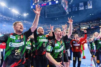 Magdeburg gewinnt Champions League: Irrer Krimi hinauf zum Handball-Olymp - Nach unglaublich steilem, unfassbar steinigem Weg in einem irren Finale am Ziel der Träume: Der SC Magdeburg feiert den sensationellen Gewinn der Champions League.