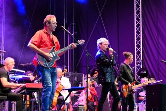 Magische Queen-Nacht in Reichenbach: Musikalisches Feuerwerk nah am Original - Der Startsong von Markus Engelstädter war nicht nur eine Art von Magie, er verzauberte das Publikum.