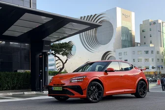Magma: Koreanische Nobel-Automarke legt Sportserie auf - Sportlicher Luxus aus Korea: Mit dem GV60 Magma startet Genesis seine neue Performance-Serie und setzt auf elektrischen Fahrspaß mit 650 PS.