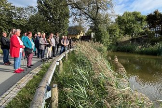 Magwitzer sind sauer: Die digitale Welt kennt ihr Dorf nicht - Idyllischer Hingucker: Aus dem Ortsteilbudget von Magwitz sanierte die Firma Bösenbrunner Dienstleistungen den Teich am Bahnhofsweg.