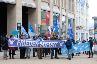 Mahnwache am Plauener Landratsamt gegen den Krieg - 