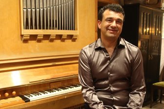 Mailänder Organist gastiert im Augustusburger Musikkabinett - Paolo Oreni bei einem früheren Besuch des Augustusburger Musikkabinetts im Frühjahr 2025.