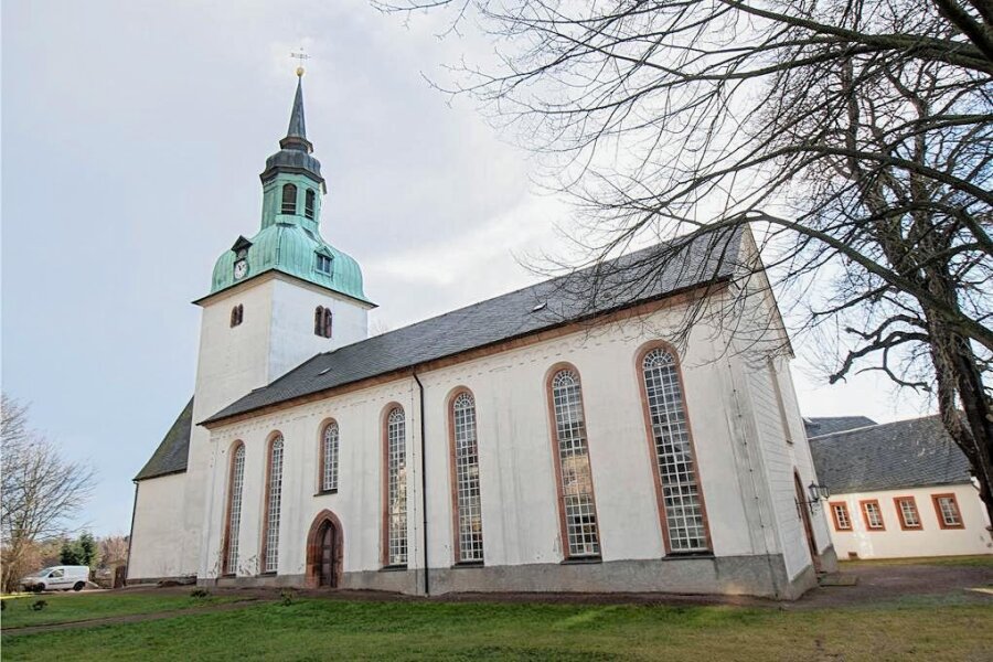 Mal lustig, mal traurig: Autorin aus Frankenberg liest in Wiederau - In der St.-Pankratius-Kapelle der Kirche in Wiederau werden Lyrik und Flötenspiel geboten. 
