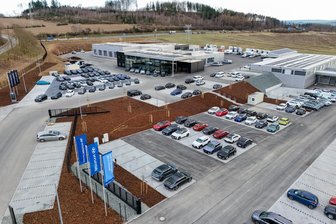 Mal wieder Streit in Oberlosa: Freistaat bringt Stadt Plauen vor Gericht - Das Autohaus Müller war im Frühjahr eröffnet worden. Der dem Neubau zugrunde liegende Bebauungsplan der Stadt ist Gegenstand einer juristischen Auseinandersetzung mit dem Freistaat Sachsen.